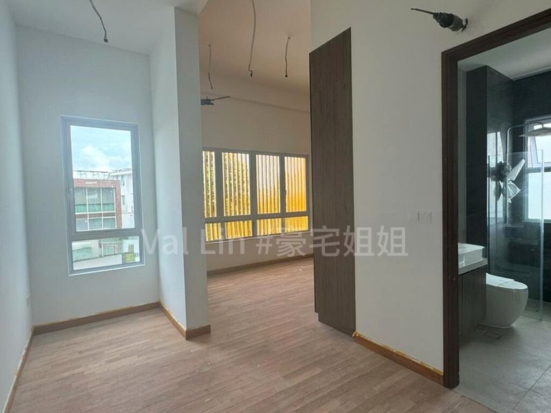 6 Bed Semi-Detached House (Landed) for Sale in  Changi Grove - Image 5