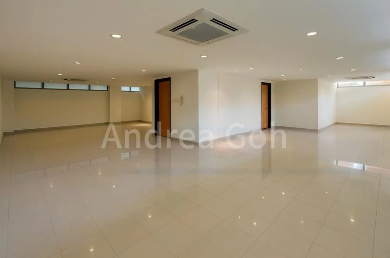 6 Bed Bungalow (Landed) for Rent in Villas Holland - Image 2