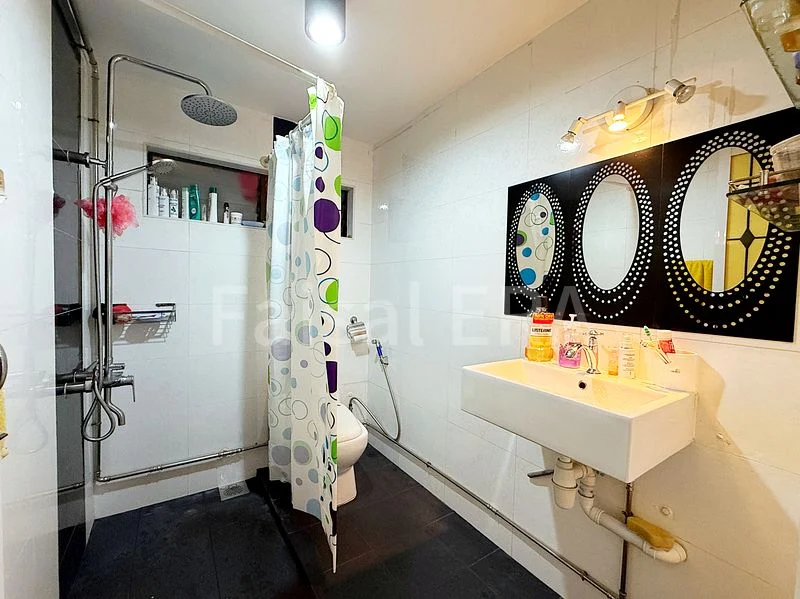 4 Bed Terraced House (Landed) for Sale in  Happy Estate - Image 7