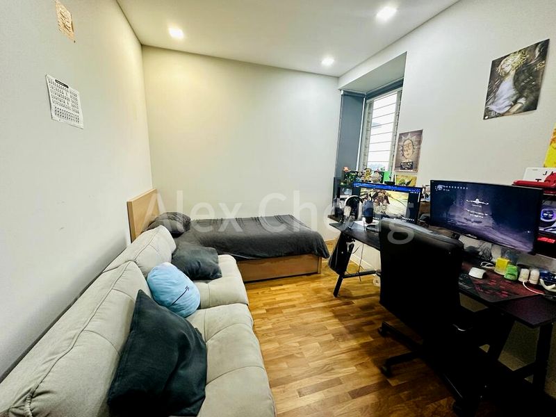 4 Bed Condo for Sale in  Riveredge - Image 7