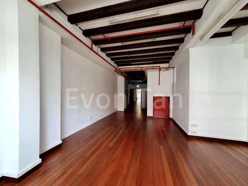 Office for Rent: Cosy Shophouse | Lift Access | Easy Parking, Near MRT - Image 2