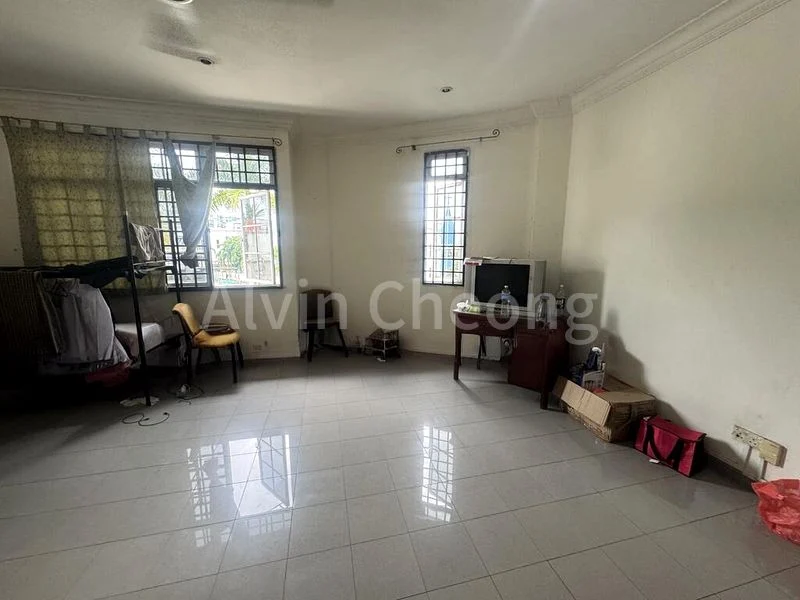 3 Bed Apartment (Condo) for Rent in  Yikai Court - Image 4