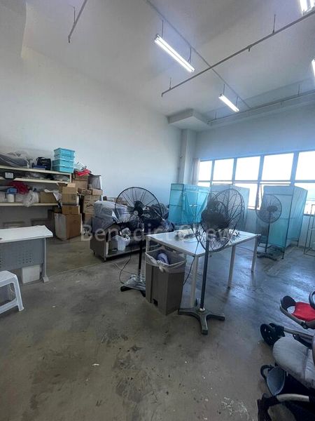 Light Industrial (B1) for Rent: Tradehub 21 - Image 3