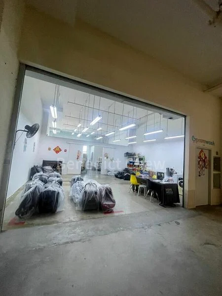 Light Industrial (B1) for Rent: Tradehub 21 - Image 1