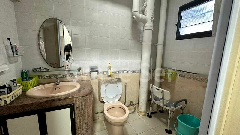 5 Room (5I) HDB for Sale in  202C Sengkang East Road - Image 9