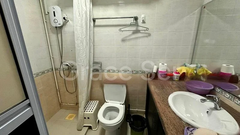 5 Room (5I) HDB for Sale in  202C Sengkang East Road - Image 4