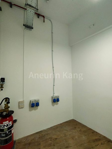 Light Industrial (B1) for Rent in  Bryton House - Image 12