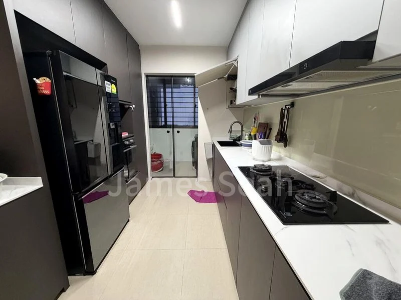 Common Room (HDB) for Rent in  472C Fernvale Street - Image 4