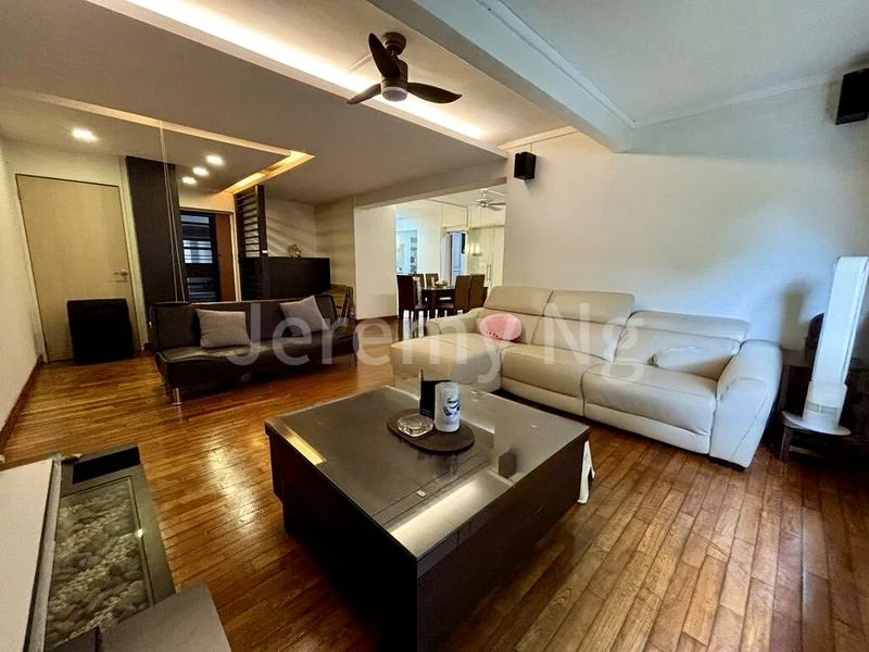 Executive HDB for Sale in  893B Woodlands Drive 50 - Image 3