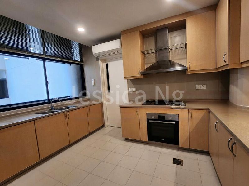 3 Bed Condo for Rent in  The Colonnade - Image 4