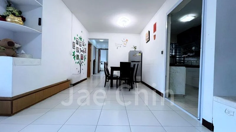 5 Room (5I) HDB for Sale in  571B Woodlands Avenue 1 - Image 2