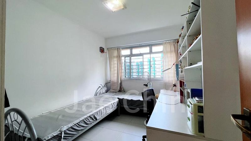 5 Room (5I) HDB for Sale in  571B Woodlands Avenue 1 - Image 6