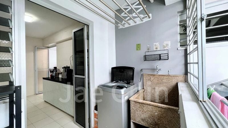 5 Room (5I) HDB for Sale in  571B Woodlands Avenue 1 - Image 4
