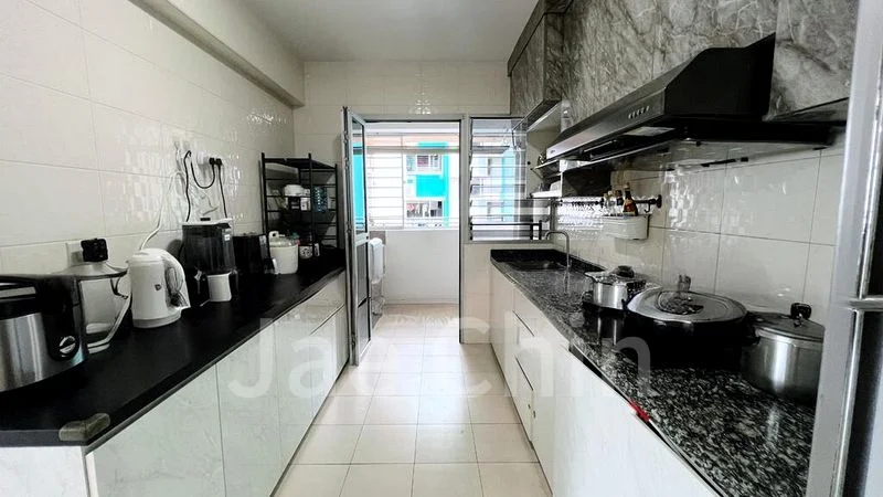 5 Room (5I) HDB for Sale in  571B Woodlands Avenue 1 - Image 3