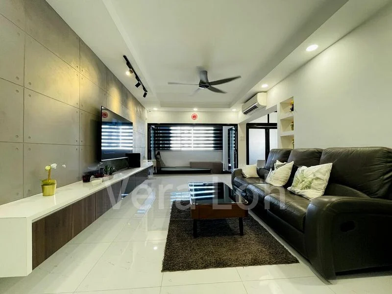 Executive HDB for Sale in  298C Compassvale Street - Image 3