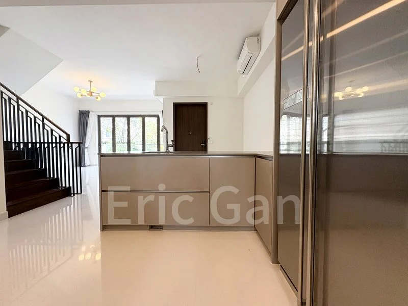 4 Bed Apartment (Condo) for Rent in  Parksuites - Image 6