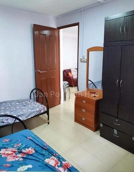 3 Room (3I) HDB for Rent in  652 Hougang Avenue 8 - Image 4