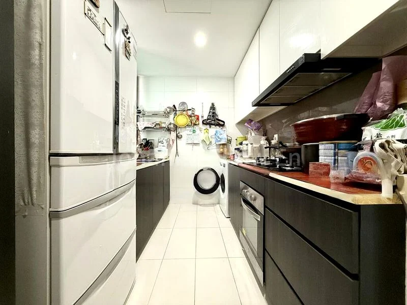 2 Bed Executive Condo for Rent in Esparina Residences - Image 4