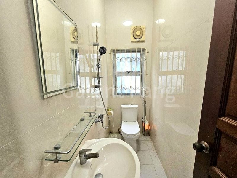 4 Bed Semi-Detached House (Landed) for Rent in  Eng Kong Park - Image 4
