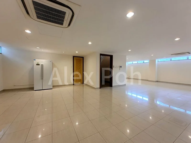 6 Bed Bungalow (Landed) for Rent in Villas Holland - Image 3