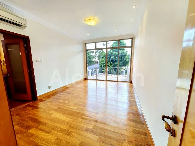 6 Bed Bungalow (Landed) for Rent in Villas Holland - Image 15