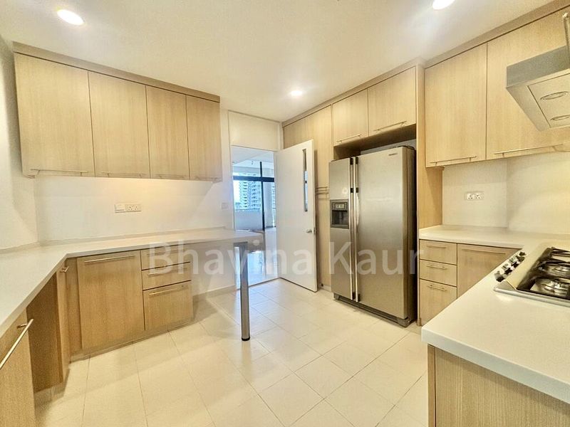 4 Bed Condo for Rent in  The Colonnade - Image 6