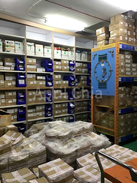 Light Industrial (B1) for Sale: Valiant Industrial Building - Image 12