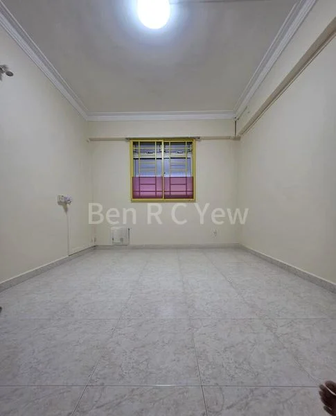 3 Room (3NG) HDB for Sale in 160 Yishun Street 11 - Image 2
