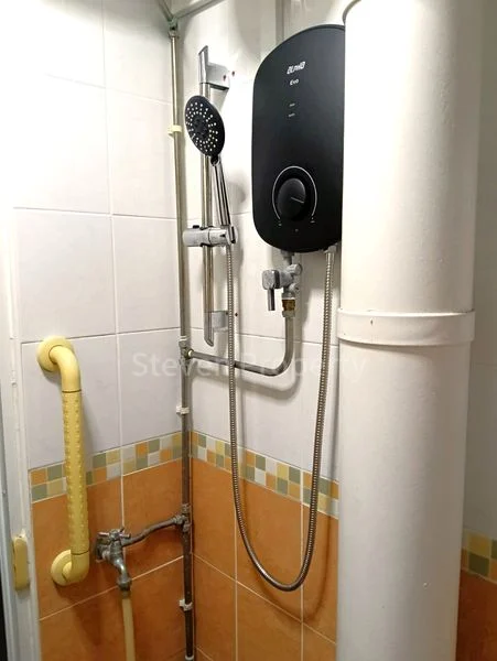 Common Room (HDB) for Rent in  706 Clementi West Street 2 - Image 7