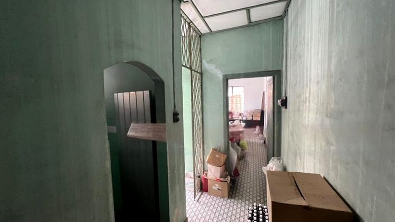Shop / Shophouse for Sale: EAST COAST ROAD - Image 2
