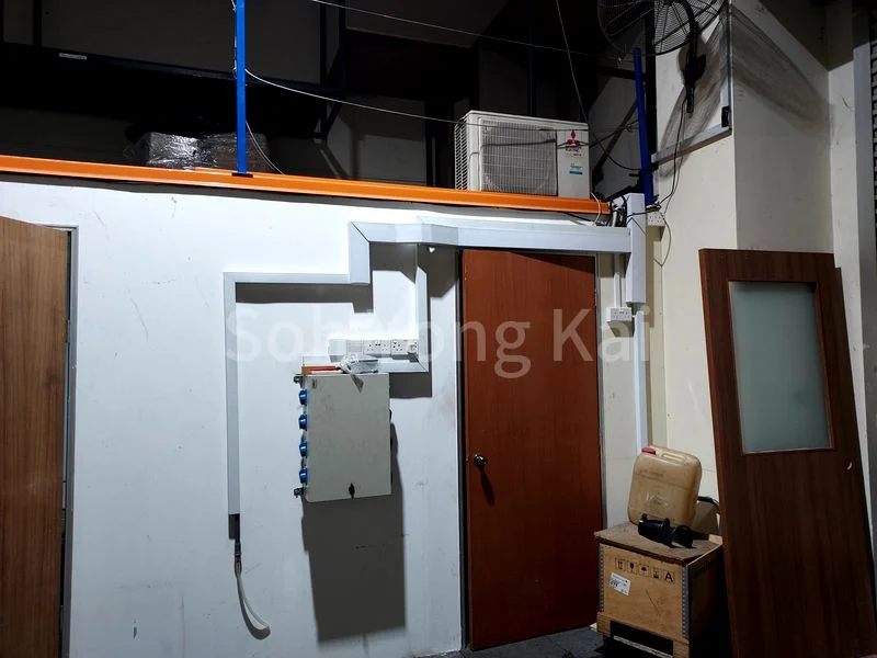 Light Industrial (B1) for Sale in  Ispace - Image 4