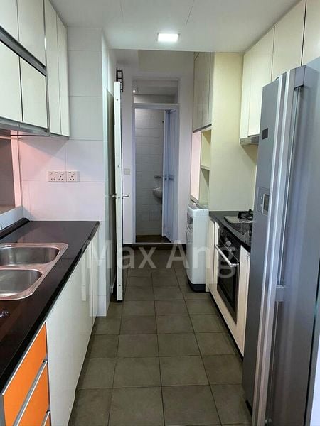 3 Bed Condo for Rent in  The Calrose - Image 7