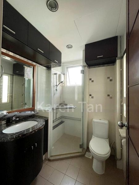 4 Bed Condo for Rent in  Hillington Green - Image 7