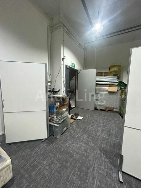 Light Industrial (B1) for Rent: Nordcom I - Image 2