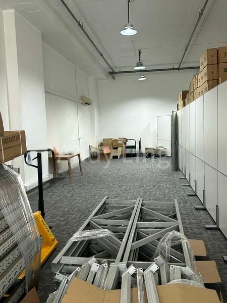 Light Industrial (B1) for Rent: Nordcom I - Image 5