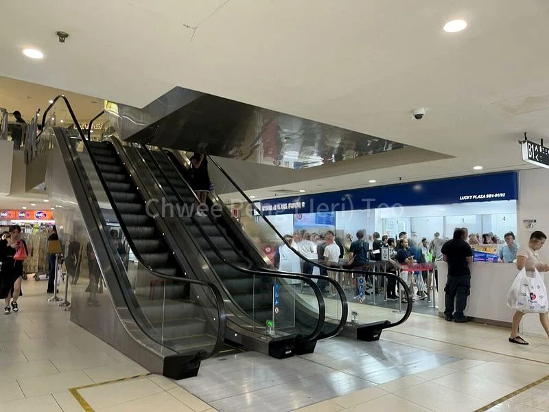 Shop / Shophouse for Rent: Lucky Plaza - Image 7