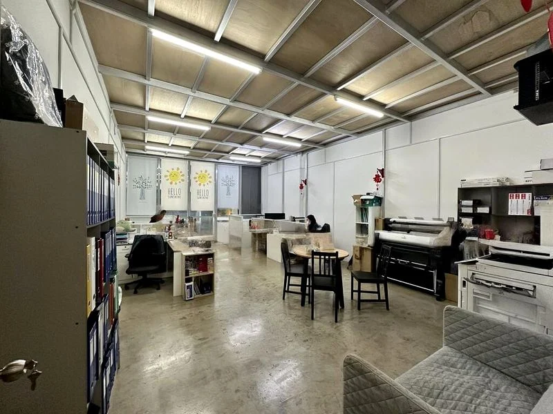 Light Industrial (B1) for Rent: Tagore 8 - Image 8