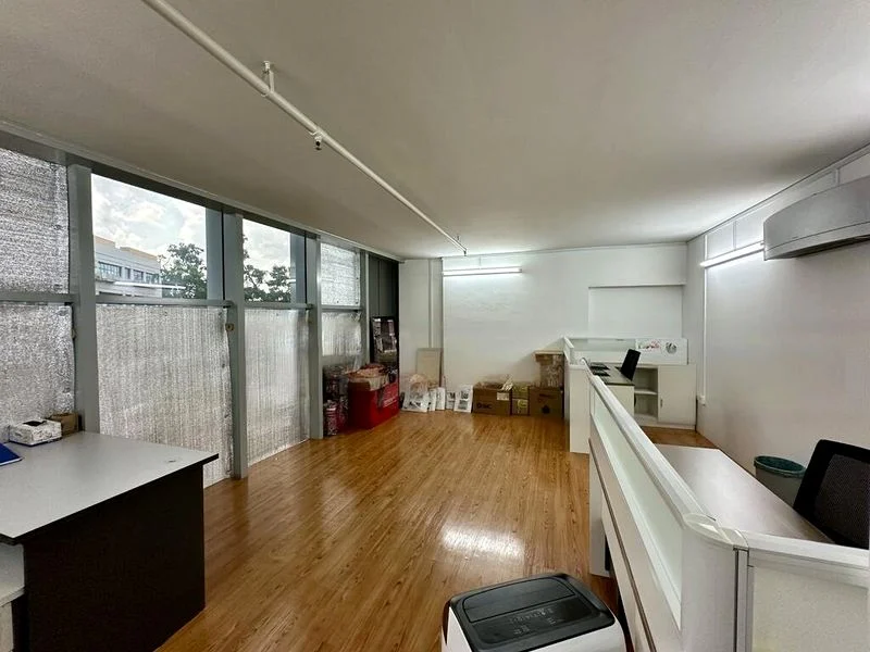 Light Industrial (B1) for Rent: Tagore 8 - Image 3