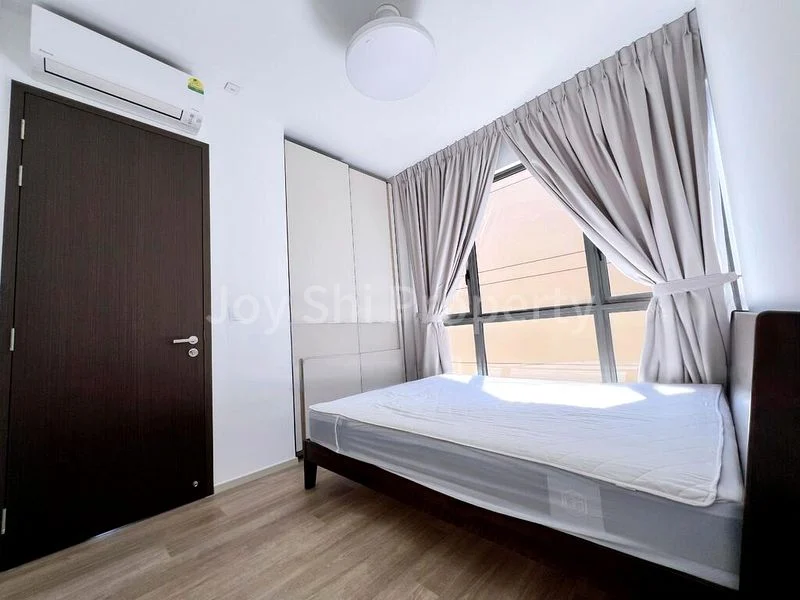 2 Bed Condo for Rent in  The Watergardens At Canberra - Image 4