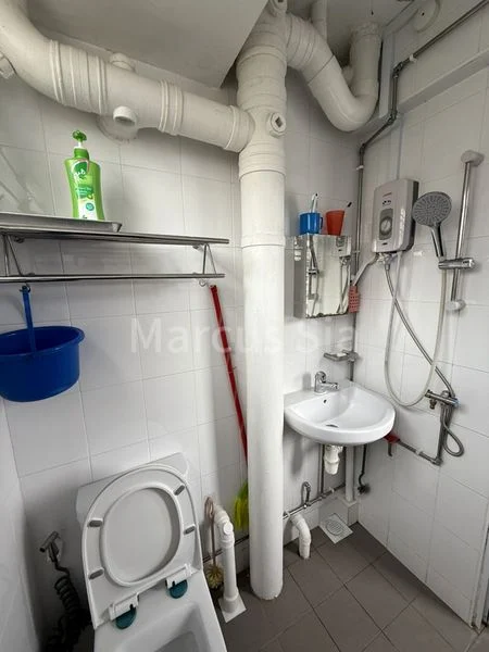 Common Room (HDB) for Rent in 122 Geylang East Central - Image 8