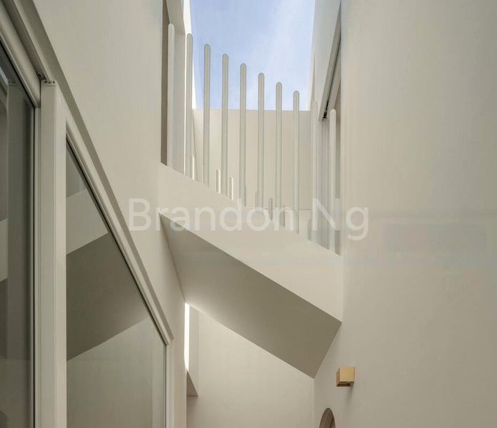 4 Bed Terraced House (Landed) for Sale in Opera Estate - Image 2