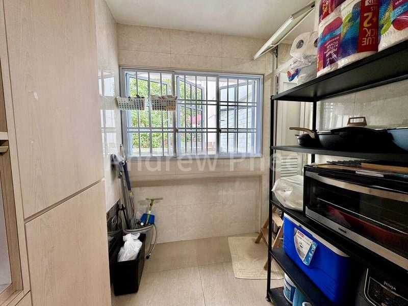 Maisonette HDB for Sale in  654 Hougang Avenue 8 - Image 11