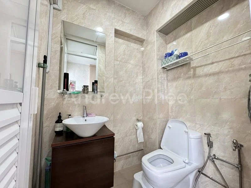 Maisonette HDB for Sale in  654 Hougang Avenue 8 - Image 9