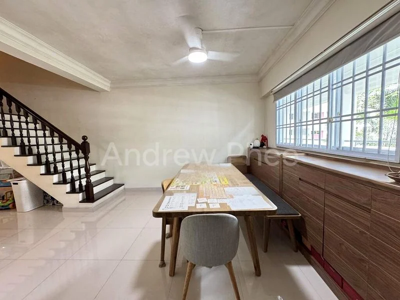 Maisonette HDB for Sale in  654 Hougang Avenue 8 - Image 2