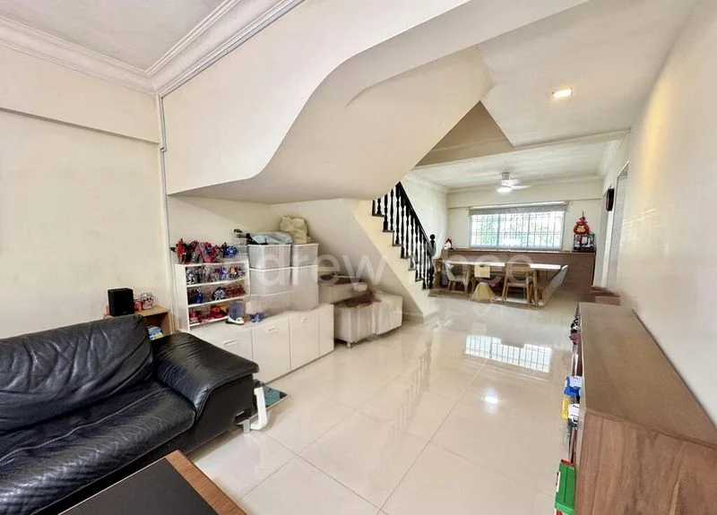 Maisonette HDB for Sale in  654 Hougang Avenue 8 - Image 13