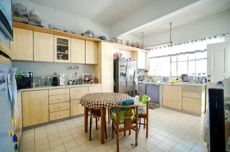 4 Bed Semi-Detached House (Landed) for Sale in  Picardy Gardens - Image 5