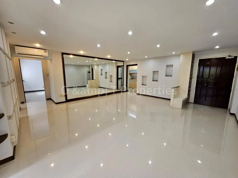 5 Room (5I) HDB for Rent in  200D Sengkang East Road - Image 2
