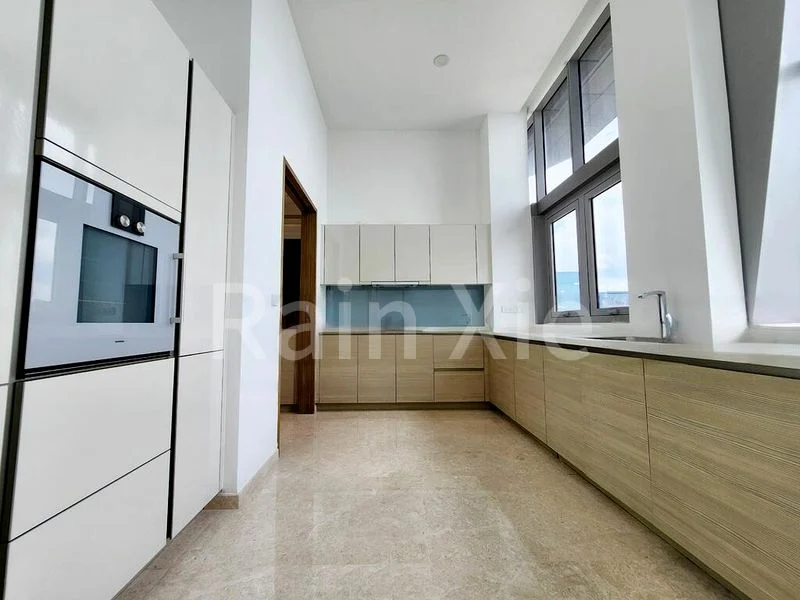 5 Bed Condo for Rent in  UIC Building - Image 6