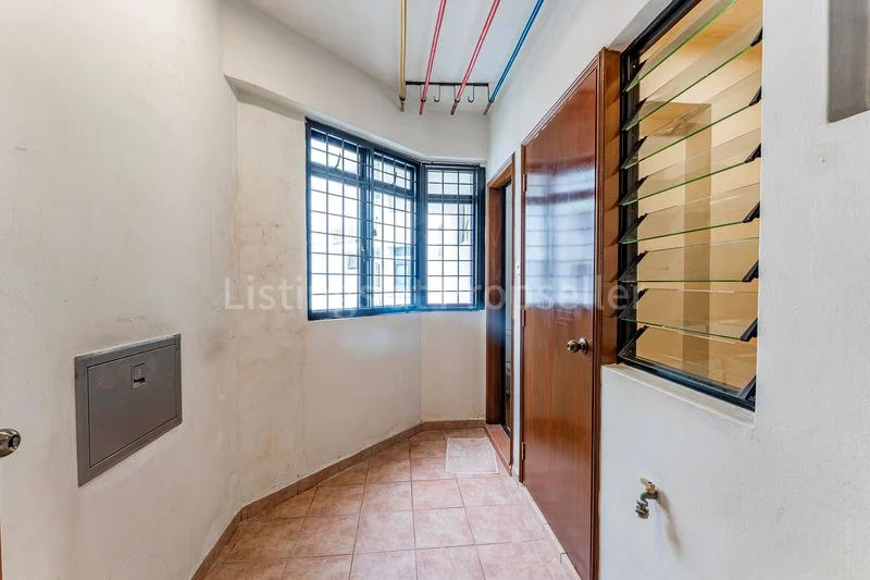 3 Bed Executive Condo for Sale in Eastvale - Image 7