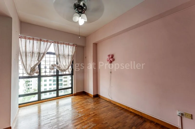 3 Bed Executive Condo for Sale in Eastvale - Image 4